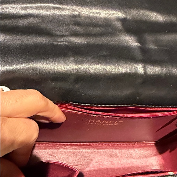 Chic Black Quilted Crossbody Bag with Chain Strap - Picture 8 of 14